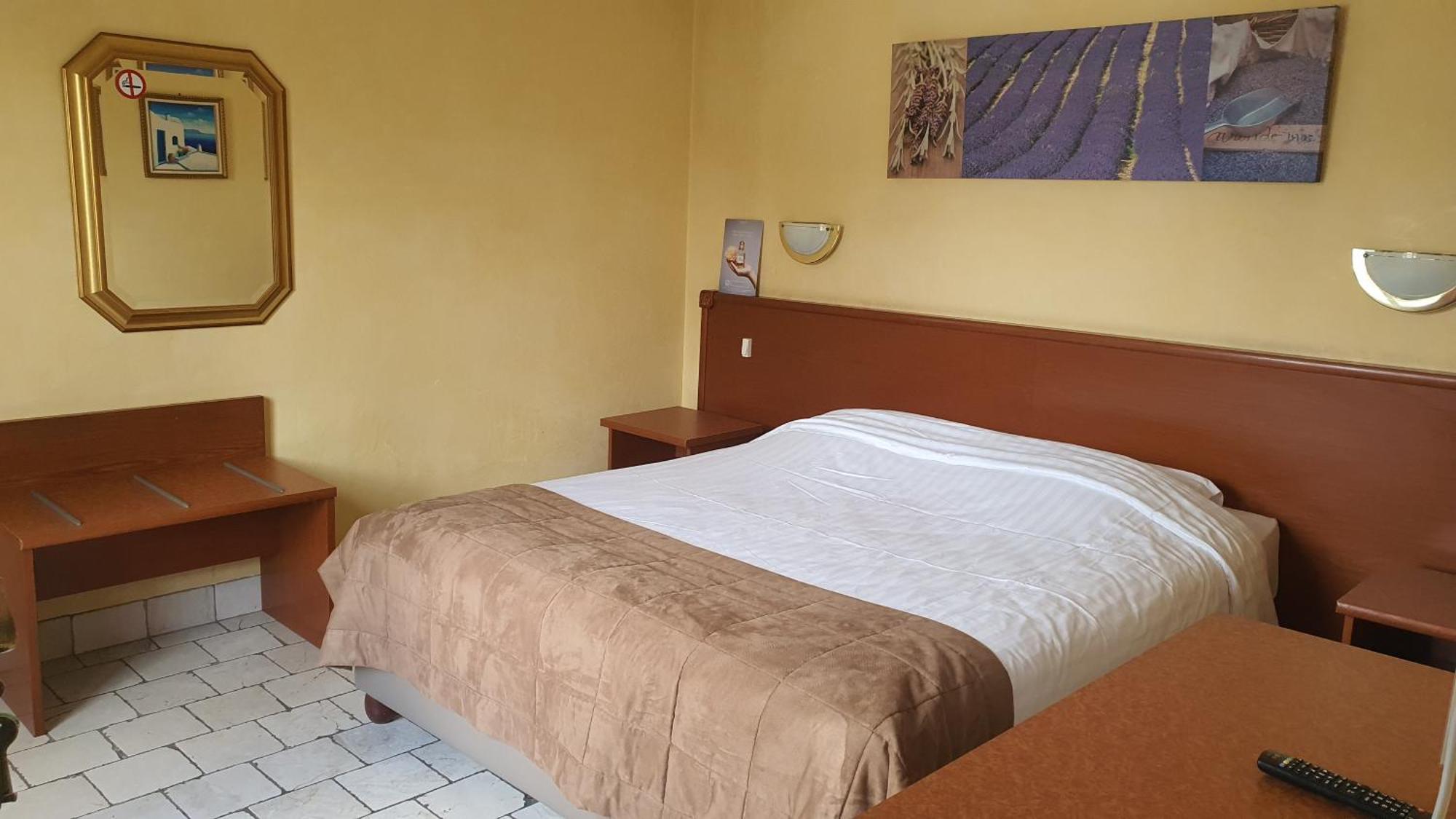 Auberge Les Aromes Грас Екстериор снимка
