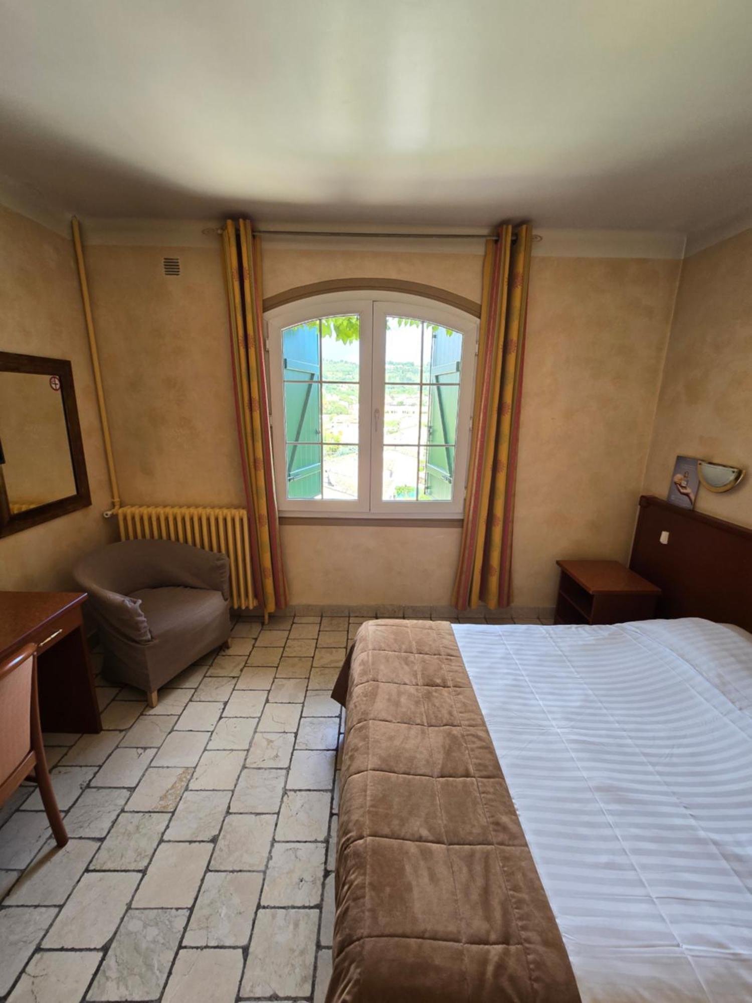 Auberge Les Aromes Грас Екстериор снимка