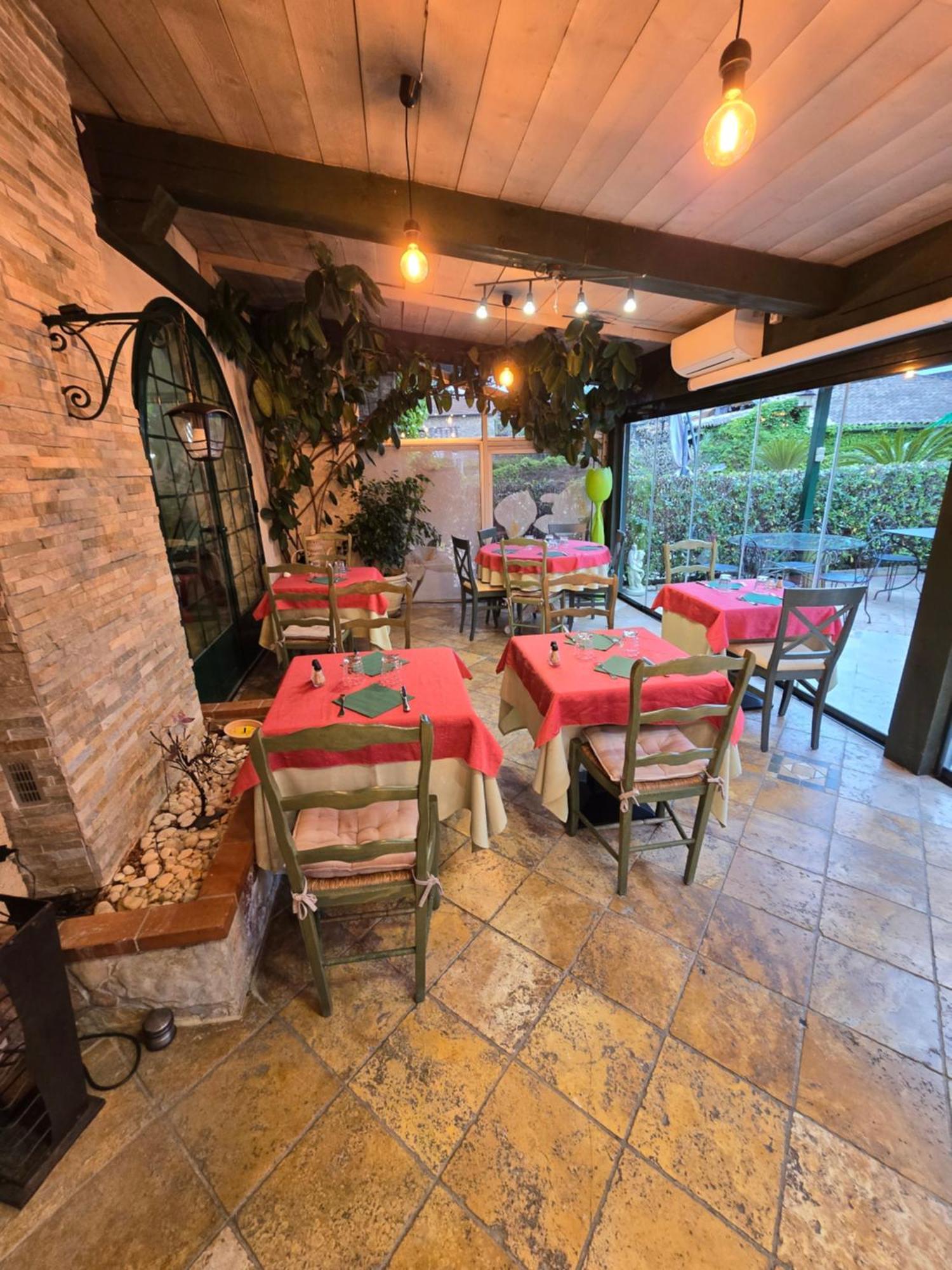 Auberge Les Aromes Грас Екстериор снимка
