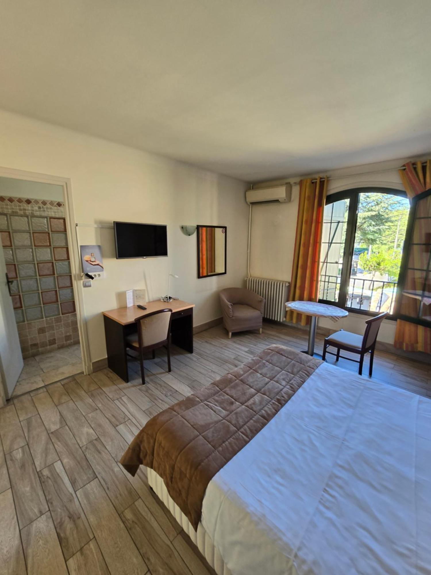 Auberge Les Aromes Грас Екстериор снимка