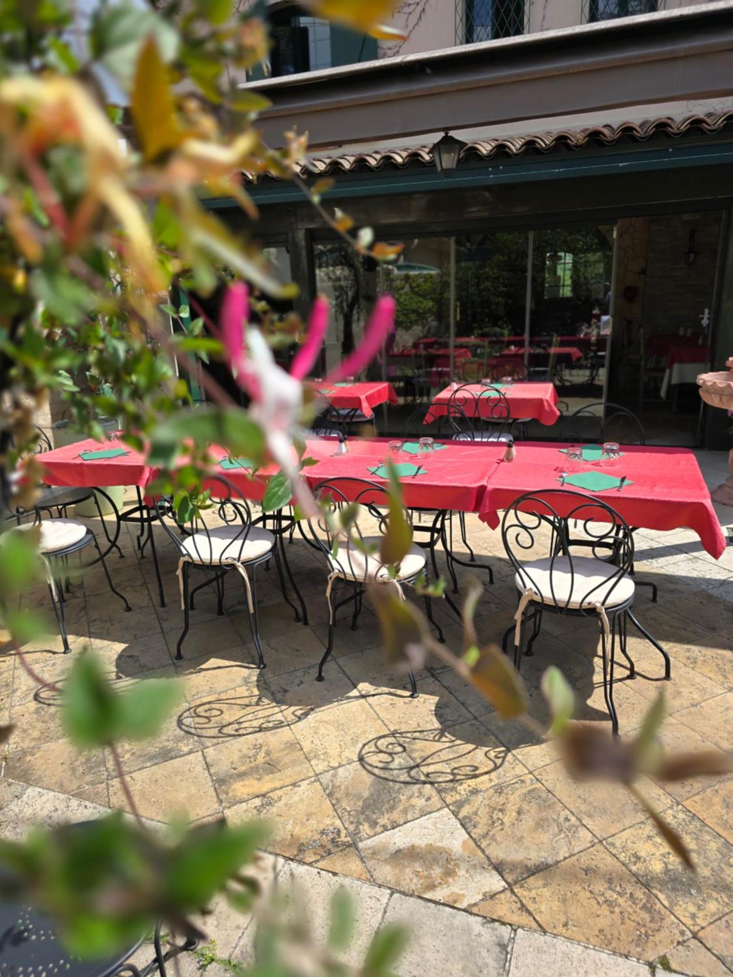 Auberge Les Aromes Грас Екстериор снимка